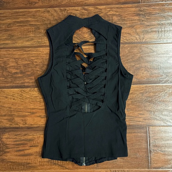 Chic Black Women's Vest with Button Detail - Picture 2 of 6